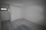 ２階５．３帖の洋室です。
